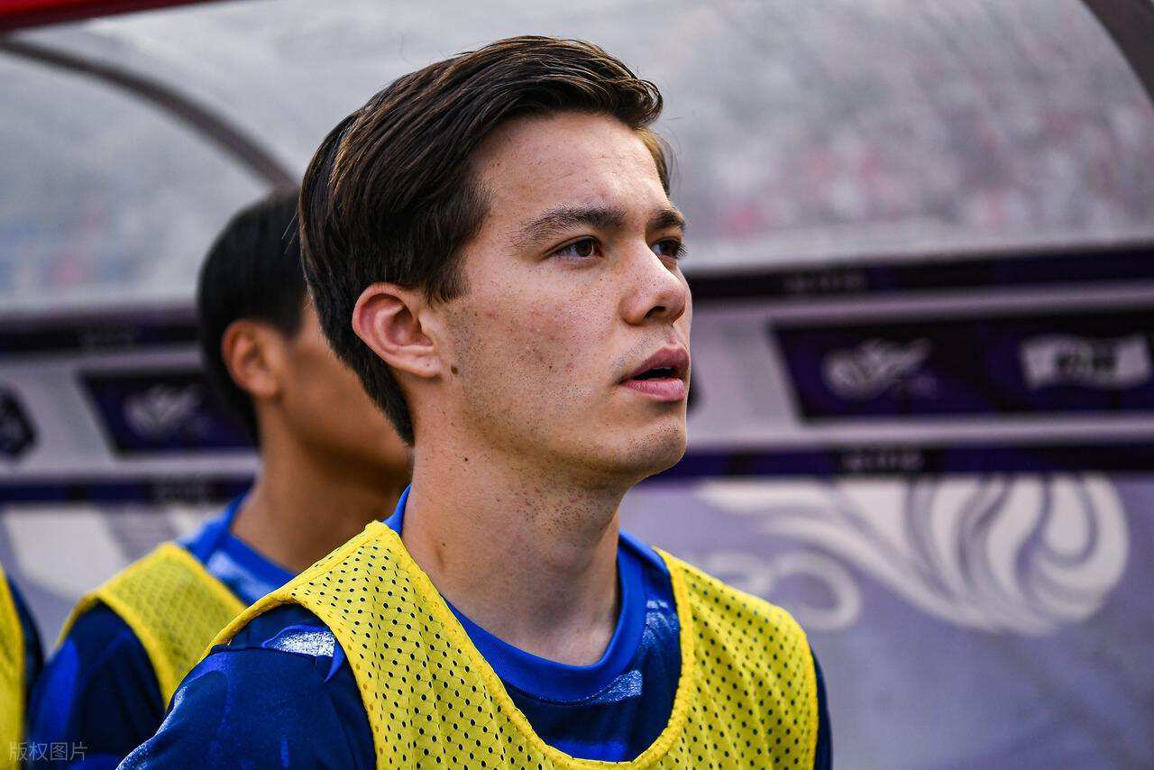 他为申花单赛季进25球，为何如今无缘一线队，还被租借到中甲